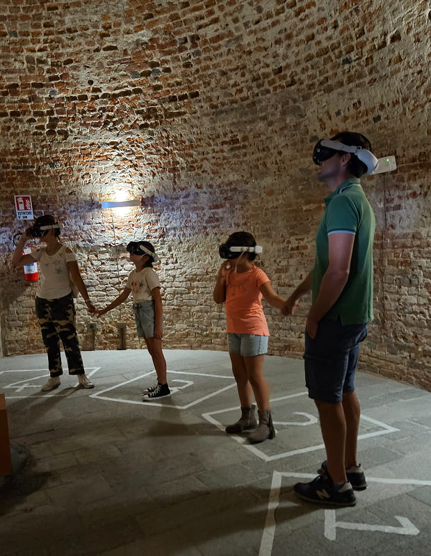 Visitatori nell'esperienza VR